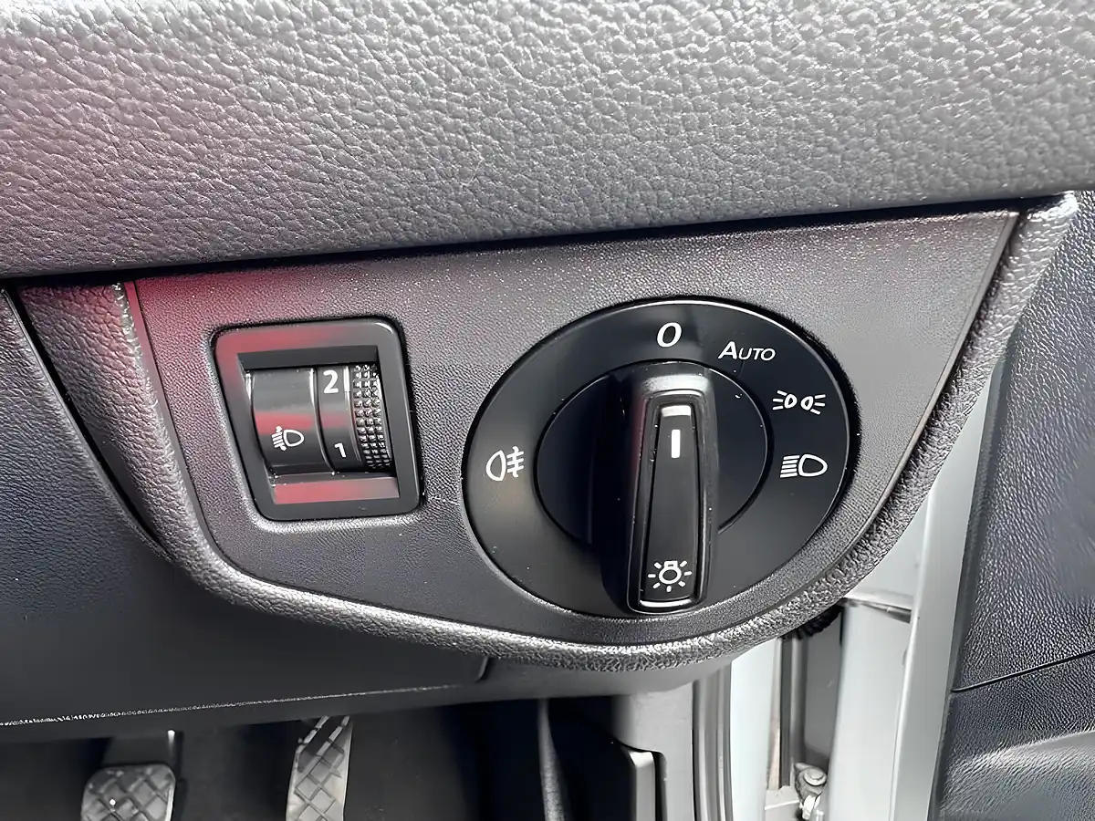 Used 2018 Volkswagen Polo Se Silver - Interior and Exterior details 18