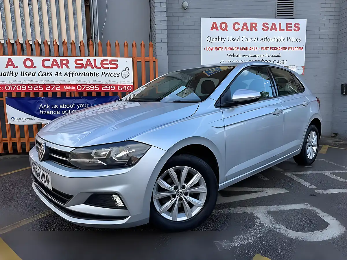 Used 2018 Volkswagen Polo Se Silver - Interior and Exterior details 3