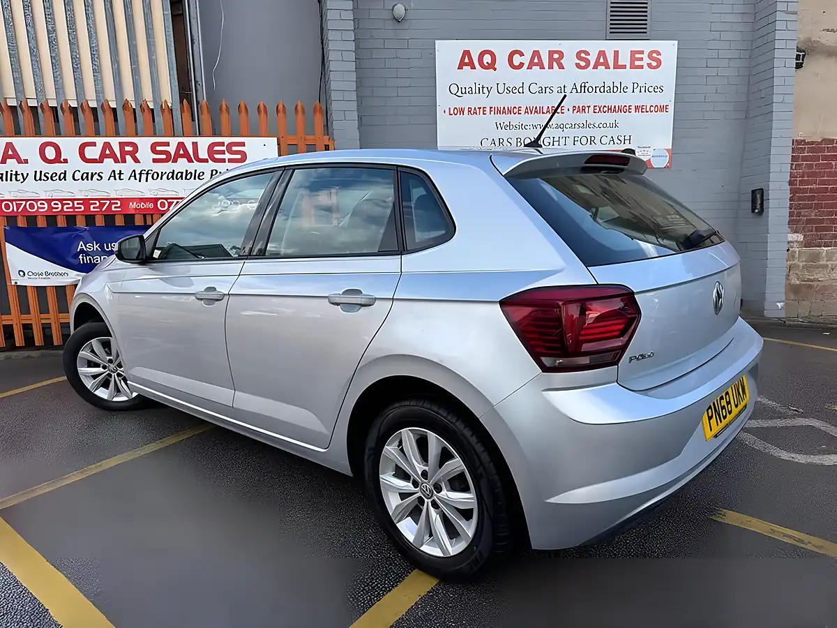 Used 2018 Volkswagen Polo Se Silver - Interior and Exterior details 5
