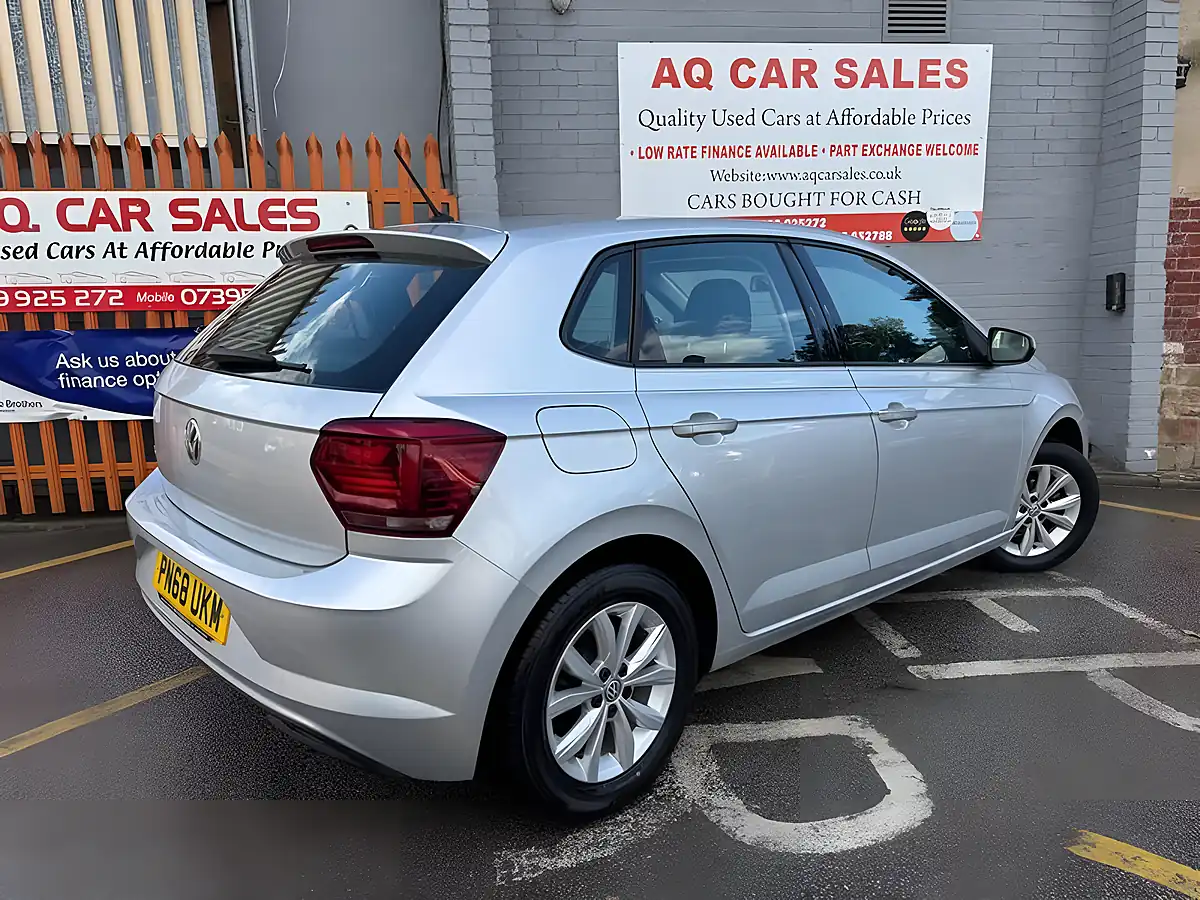 Used 2018 Volkswagen Polo Se Silver - Interior and Exterior details 7