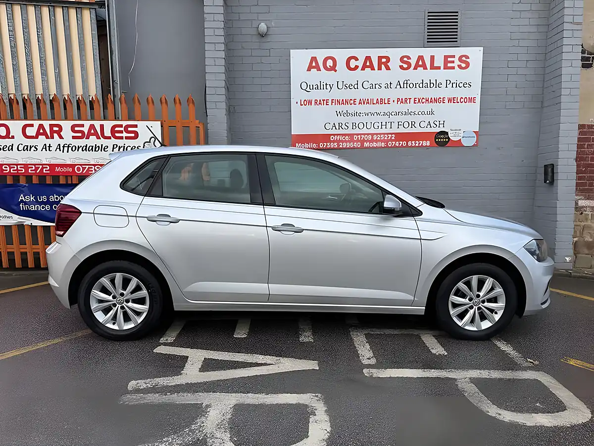 Used 2018 Volkswagen Polo Se Silver - Interior and Exterior details 8