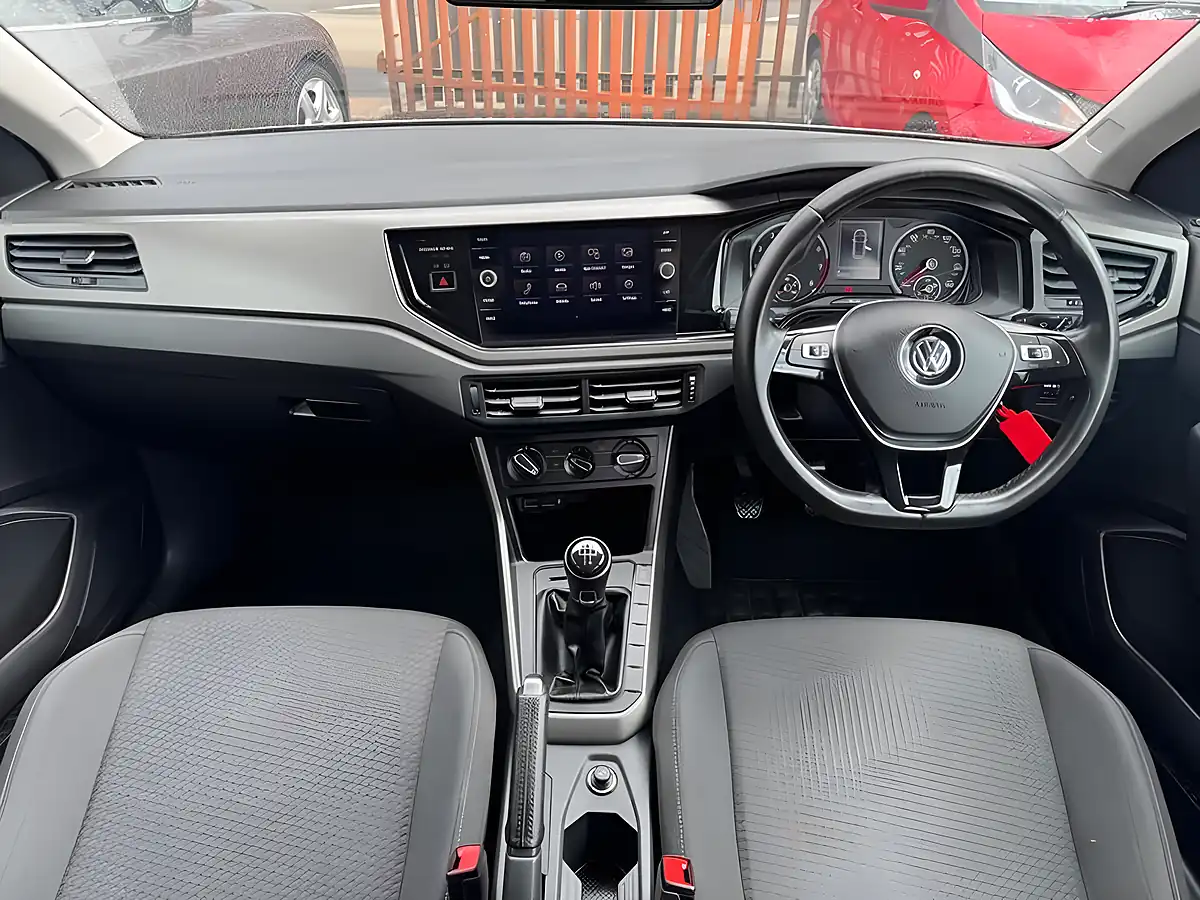 Used 2018 Volkswagen Polo Se Silver - Interior and Exterior details 9