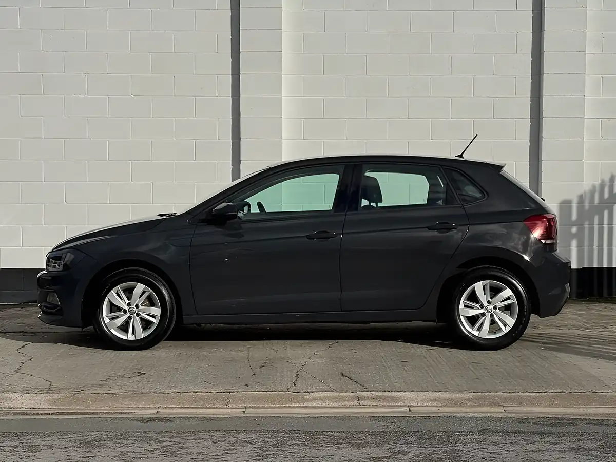 Used 2018 Volkswagen Polo Se Urano Grey - Interior and Exterior details 4