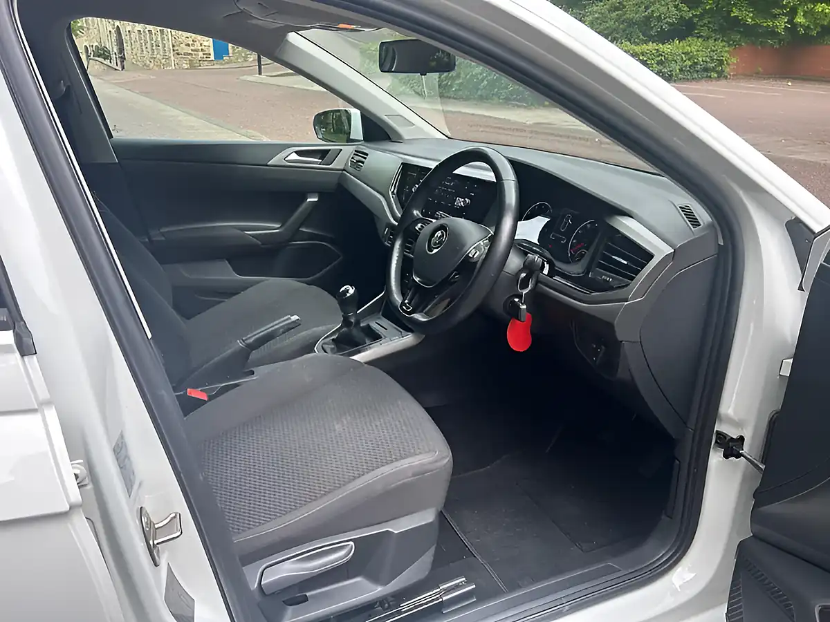 Used 2018 Volkswagen Polo Se White - Interior and Exterior details 10