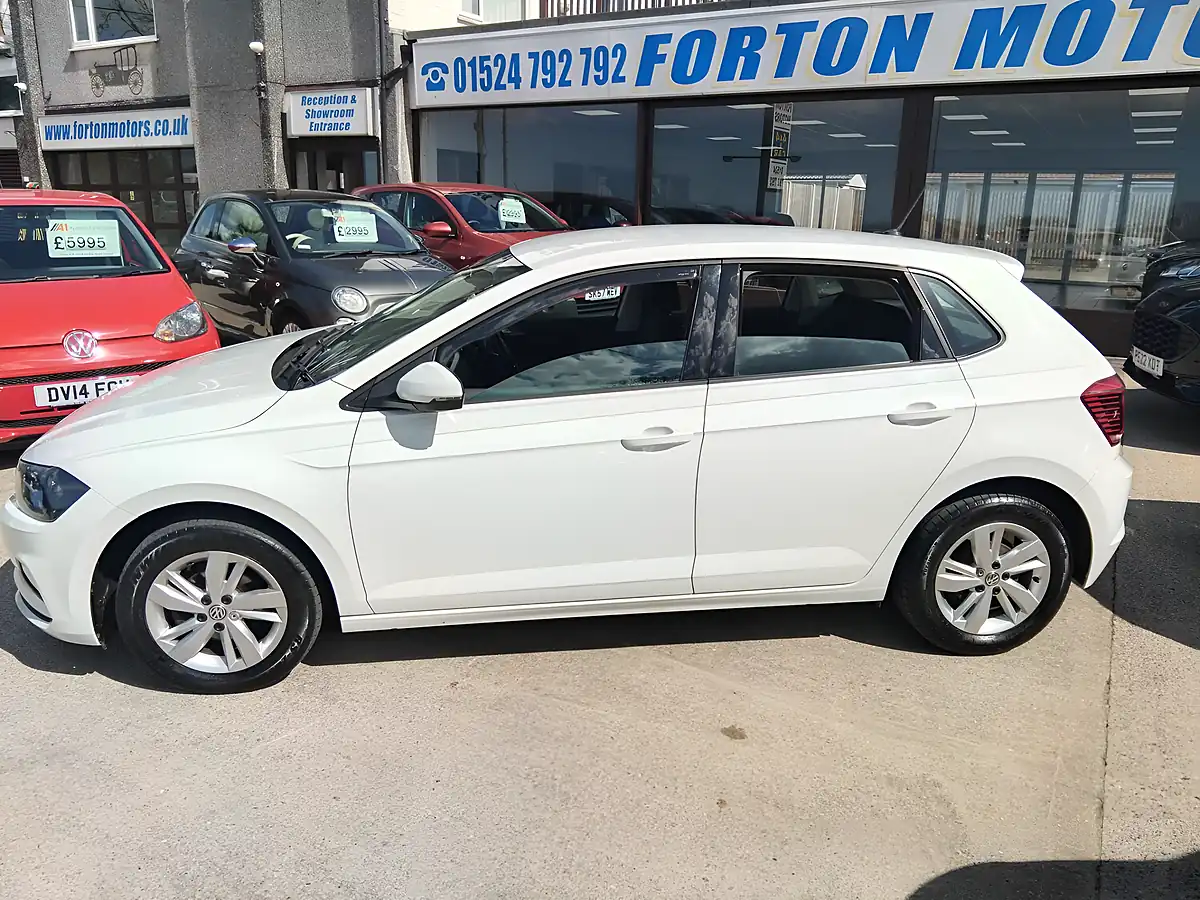Used 2018 Volkswagen Polo Se White - Interior and Exterior details 10