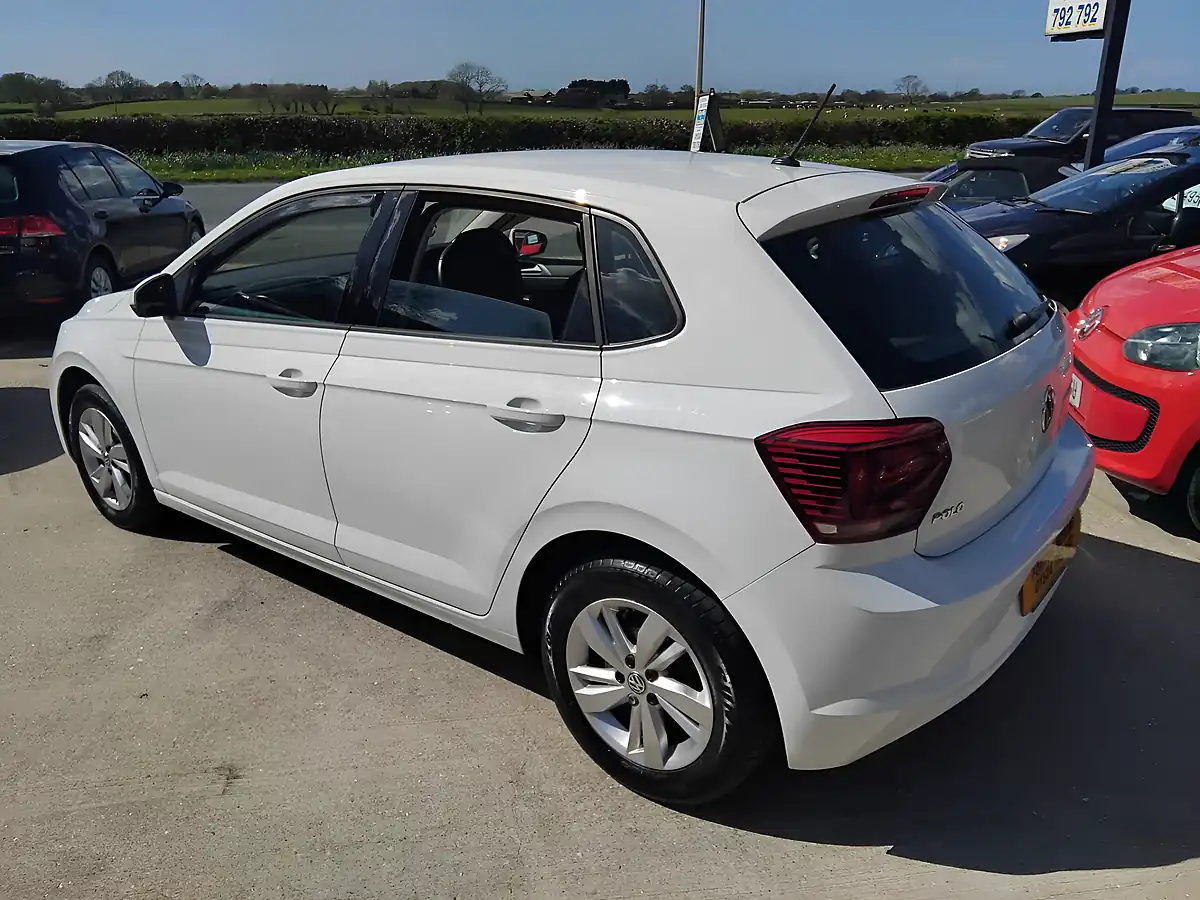 Used 2018 Volkswagen Polo Se White - Interior and Exterior details 4