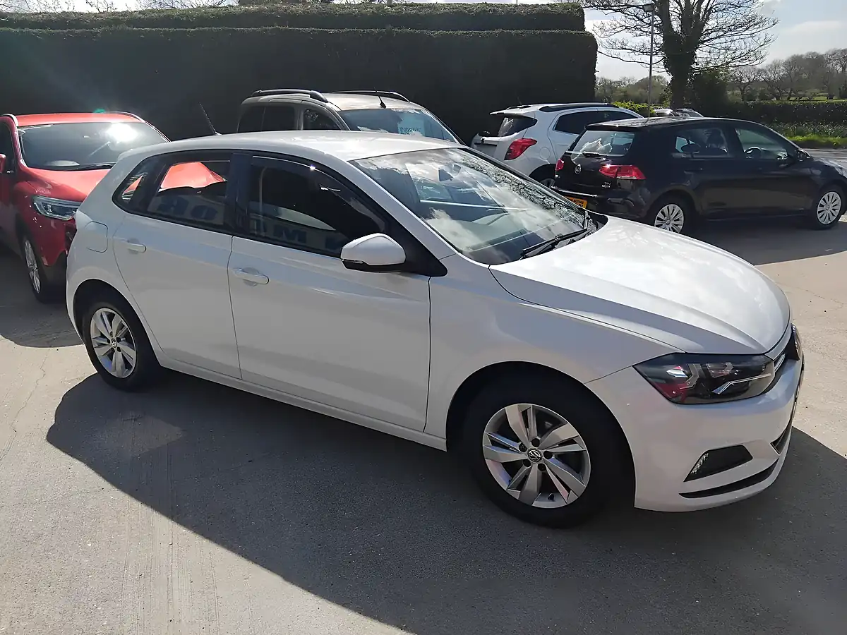 Used 2018 Volkswagen Polo Se White - Interior and Exterior details 7