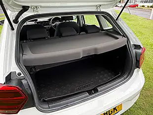 Used 2018 Volkswagen Polo Se White - Interior and Exterior details 12