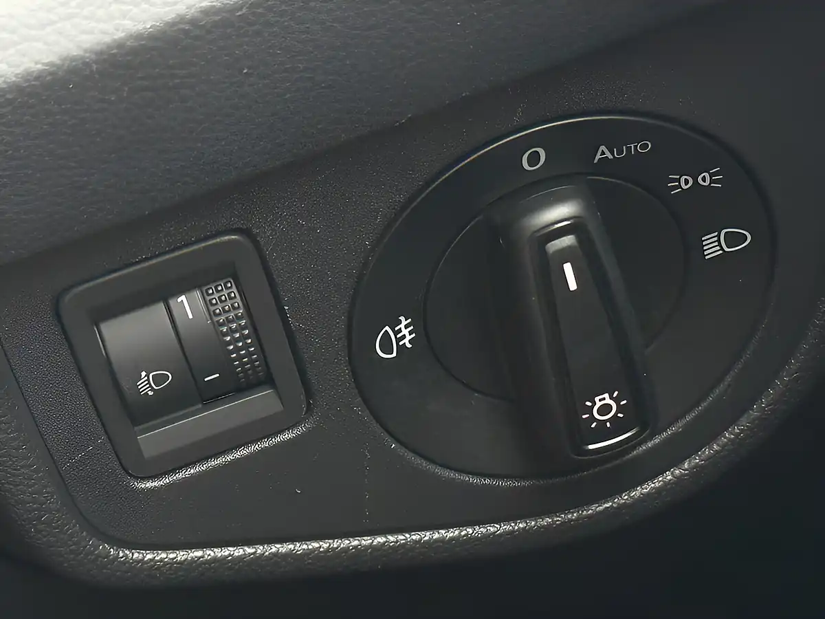Used 2018 Volkswagen Polo Se White - Interior and Exterior details 17