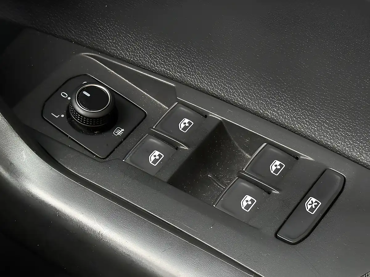 Used 2018 Volkswagen Polo Se White - Interior and Exterior details 18