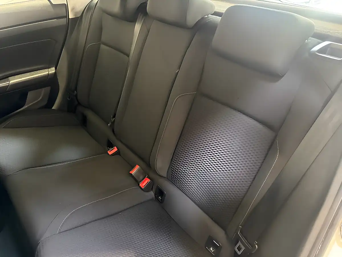 Used 2018 Volkswagen Polo Se White - Interior and Exterior details 10