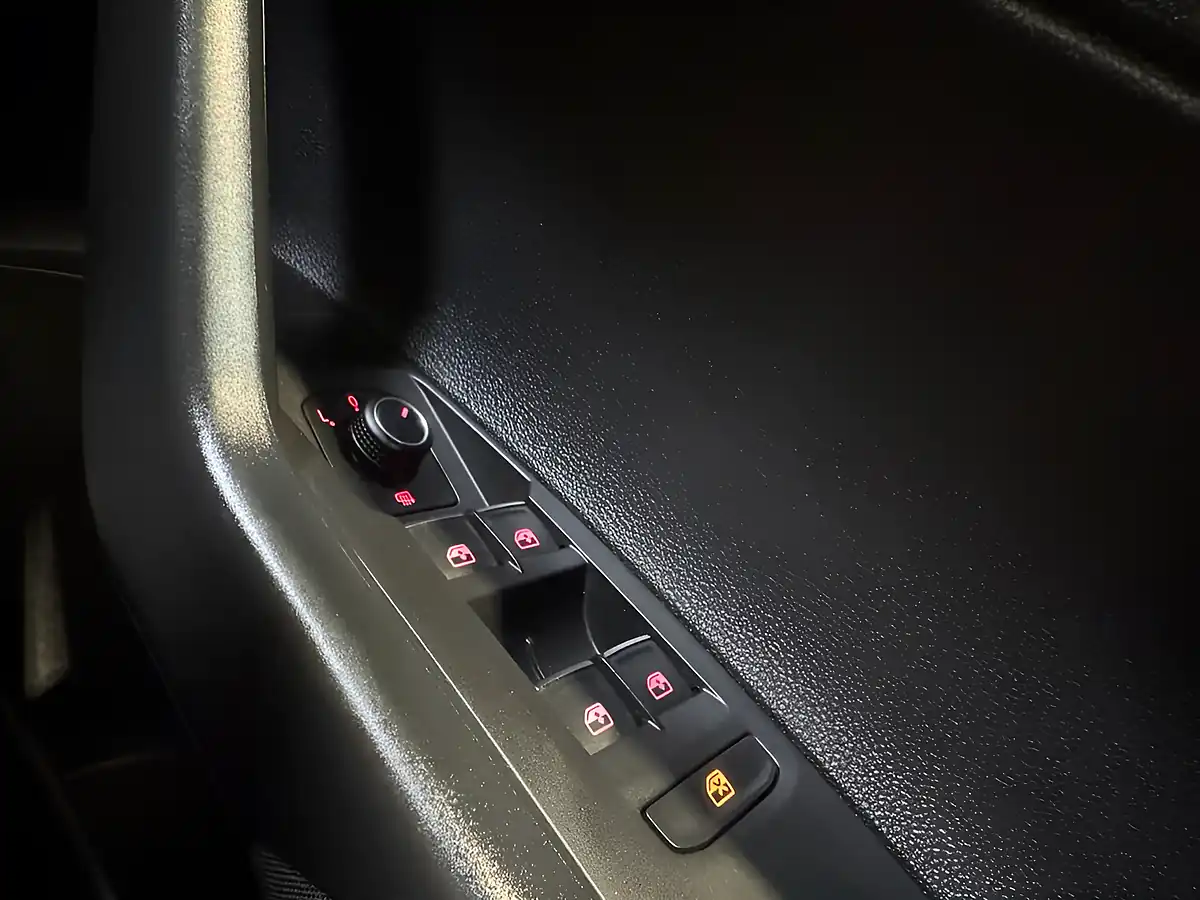 Used 2018 Volkswagen Polo Se White - Interior and Exterior details 20