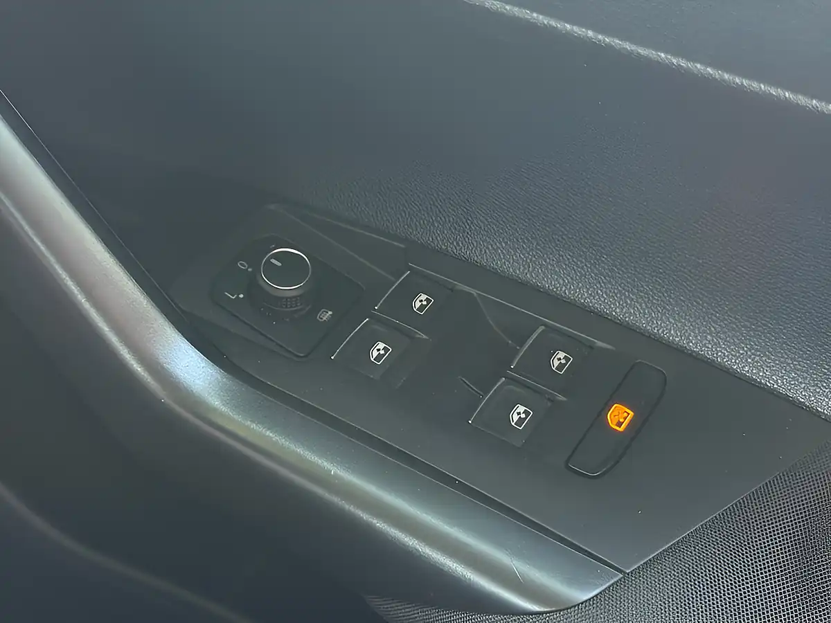 Used 2018 Volkswagen Polo Se White - Interior and Exterior details 18