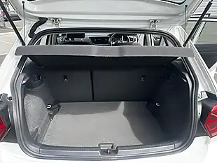 Used 2018 Volkswagen Polo Se White - Interior and Exterior details 13