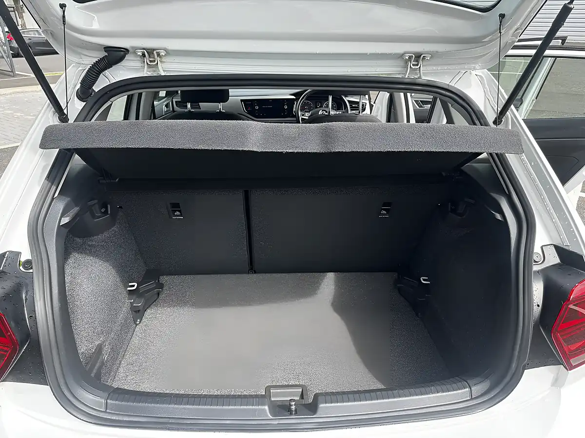 Used 2018 Volkswagen Polo Se White - Interior and Exterior details 13