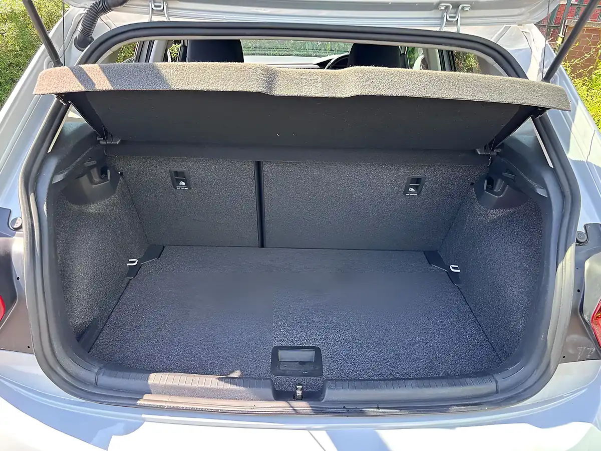 Used 2018 Volkswagen Polo Se White - Interior and Exterior details 14