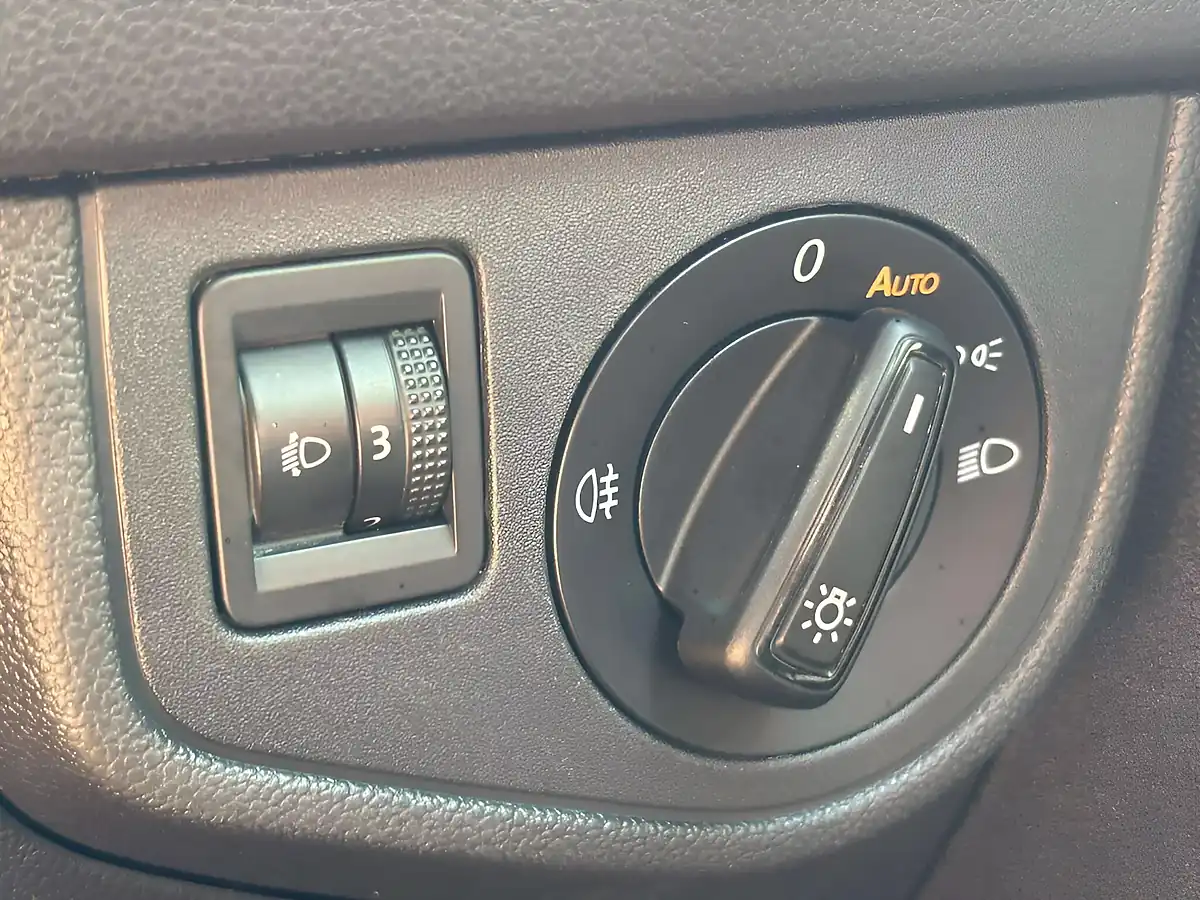 Used 2018 Volkswagen Polo Se White - Interior and Exterior details 19