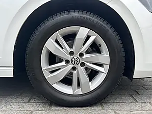 Used 2018 Volkswagen Polo Se White - Interior and Exterior details 4