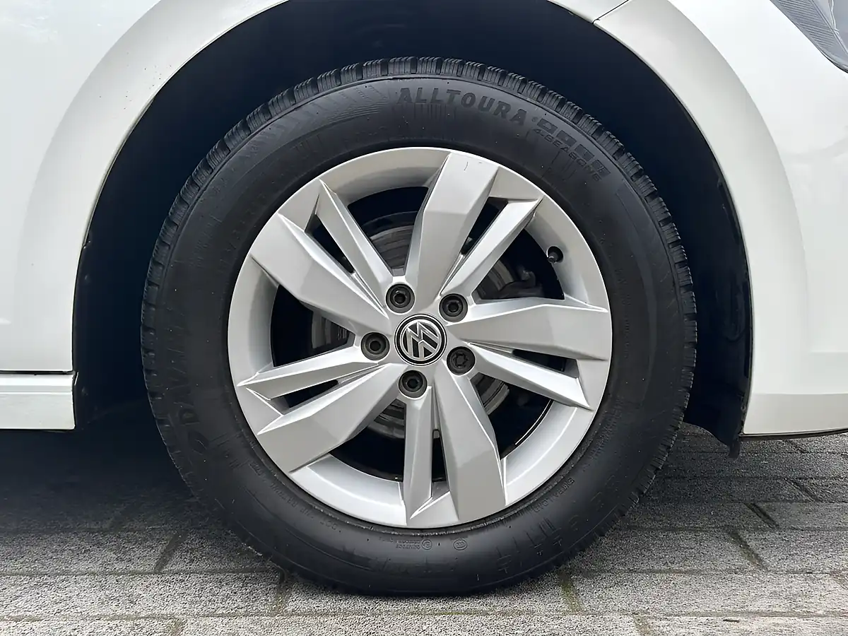 Used 2018 Volkswagen Polo Se White - Interior and Exterior details 4