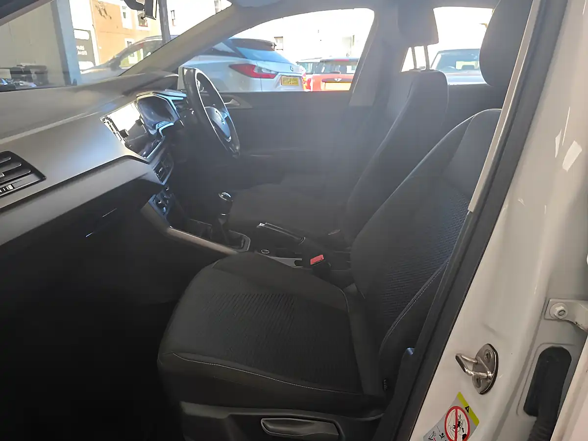 Used 2018 Volkswagen Polo Se White - Interior and Exterior details 10