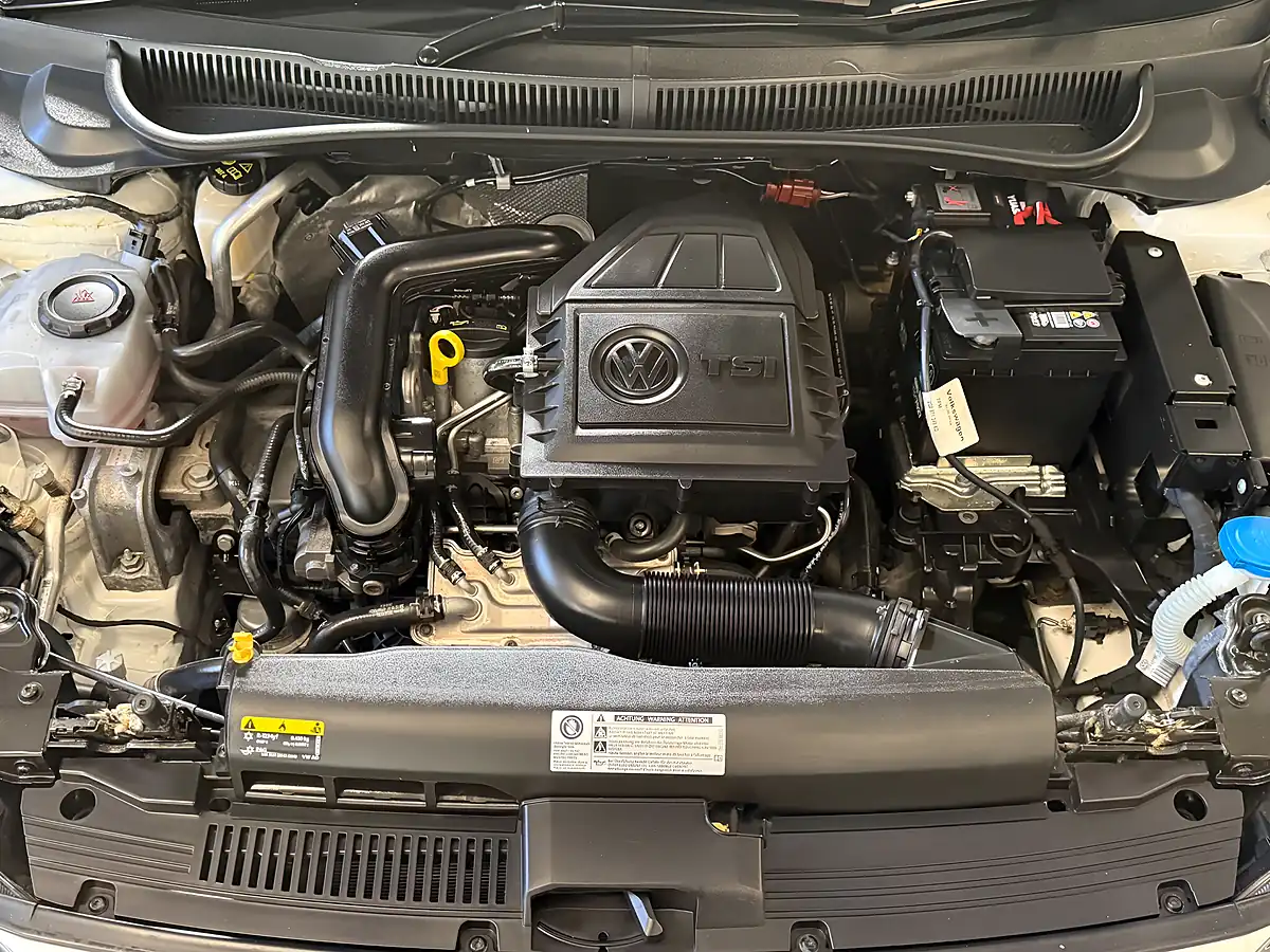Used 2018 Volkswagen Polo Se White - Interior and Exterior details 6