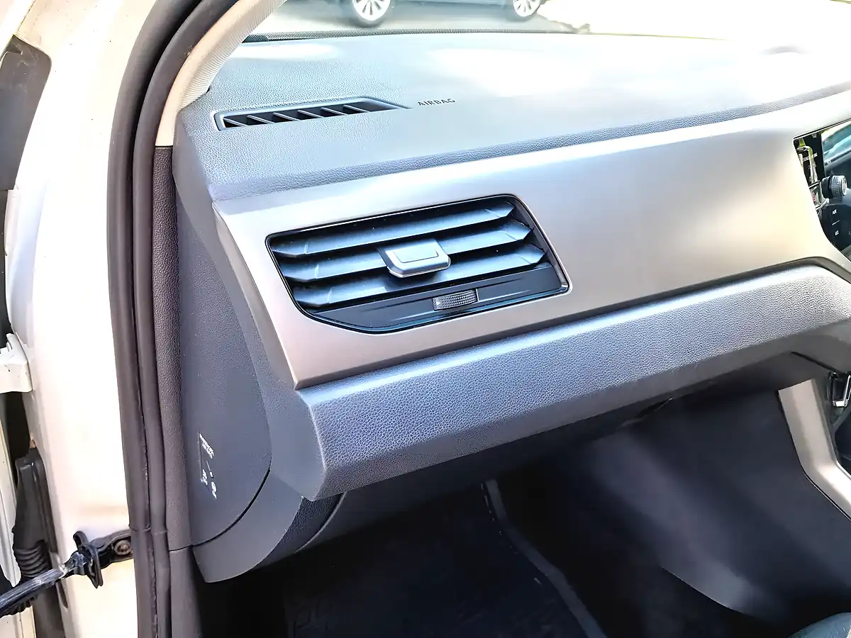 Used 2018 Volkswagen Polo Se White - Interior and Exterior details 10