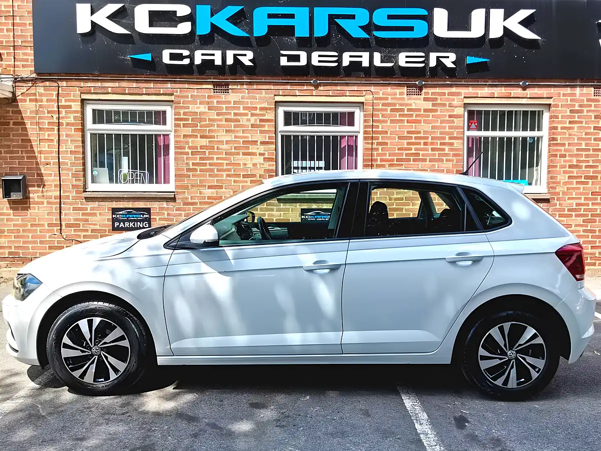 Used 2018 Volkswagen Polo Se White - Interior and Exterior details 5