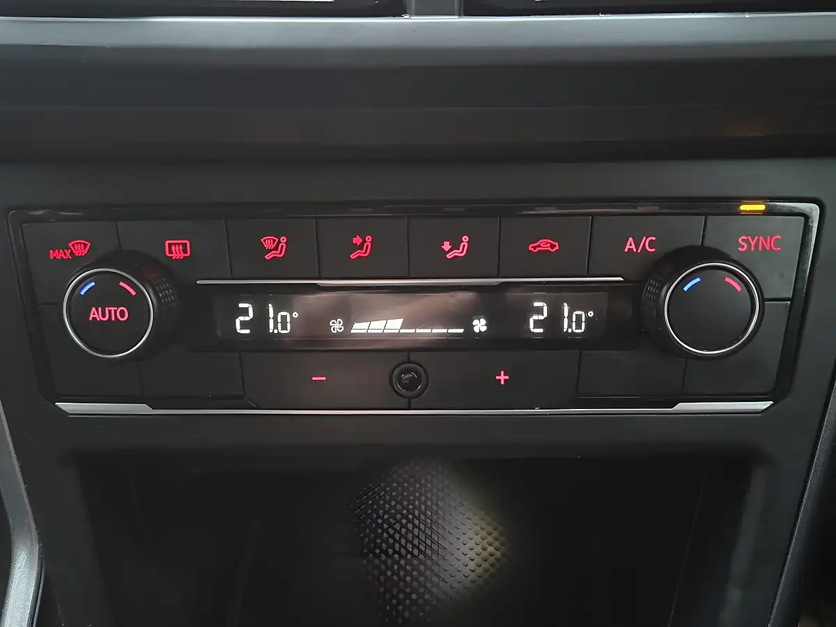 Used 2018 Volkswagen Polo Sel Grey - Interior and Exterior details 13