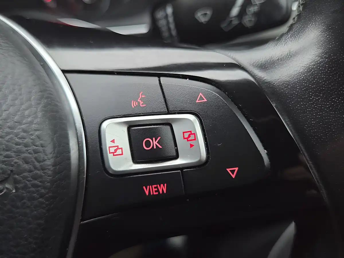Used 2018 Volkswagen Polo Sel Grey - Interior and Exterior details 15
