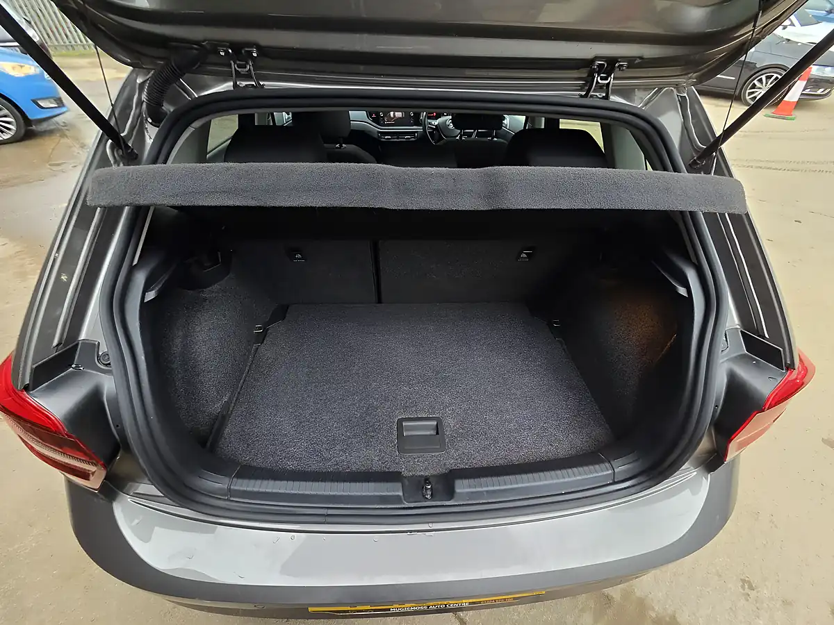 Used 2018 Volkswagen Polo Sel Grey - Interior and Exterior details 17