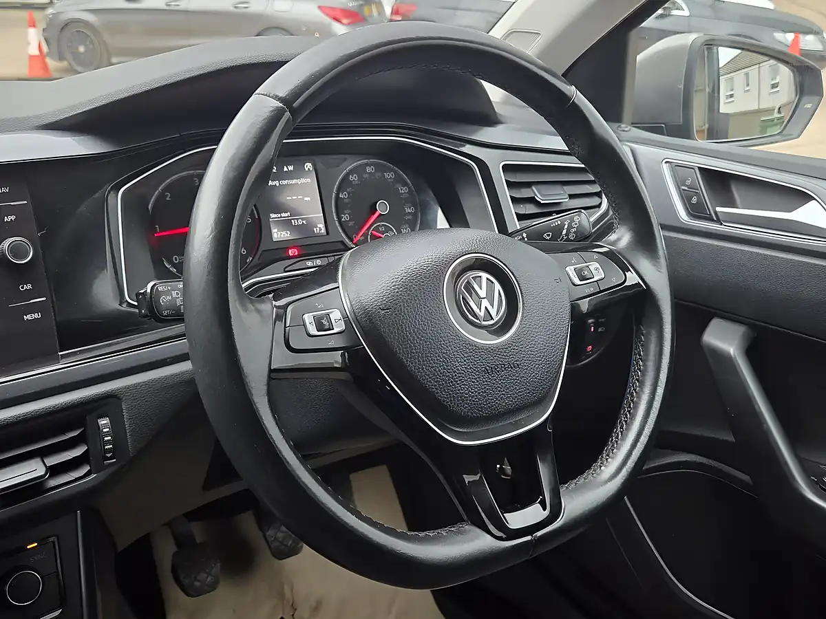 Used 2018 Volkswagen Polo Sel Grey - Interior and Exterior details 8