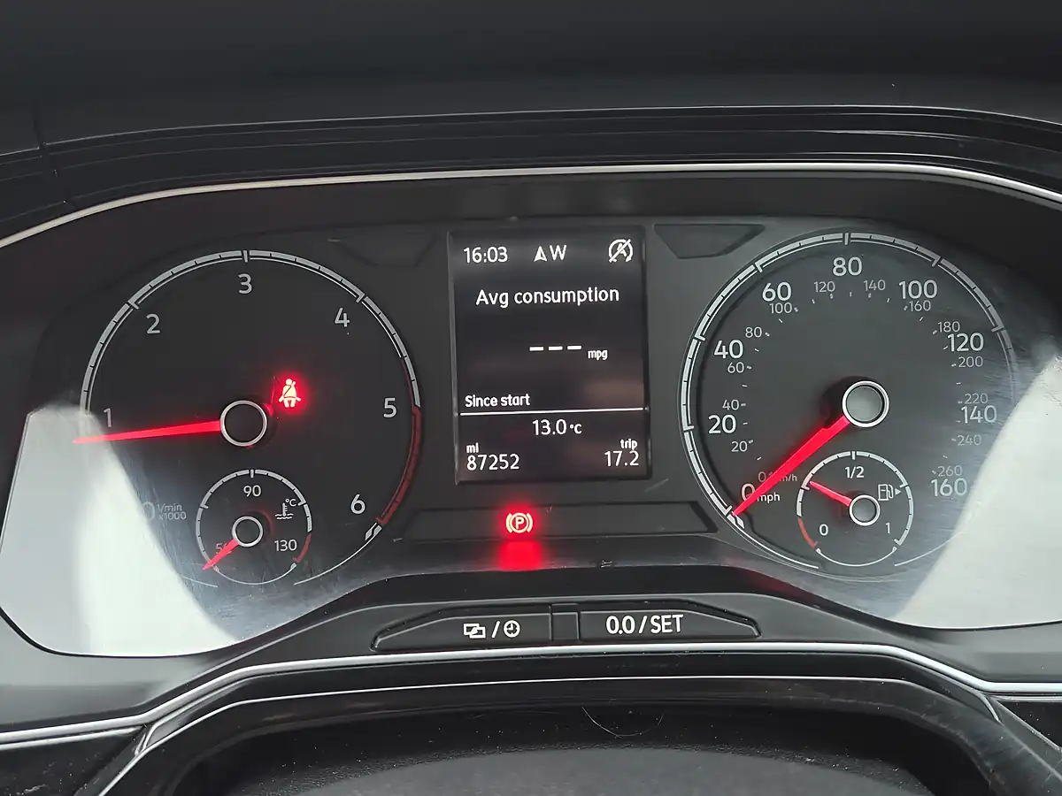 Used 2018 Volkswagen Polo Sel Grey - Interior and Exterior details 9
