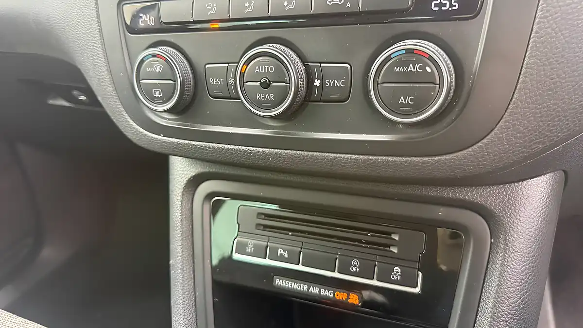 Used 2018 Volkswagen Sharan Se Blue - Interior and Exterior details 15