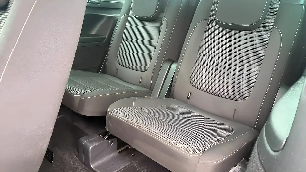 Used 2018 Volkswagen Sharan Se Blue - Interior and Exterior details 17
