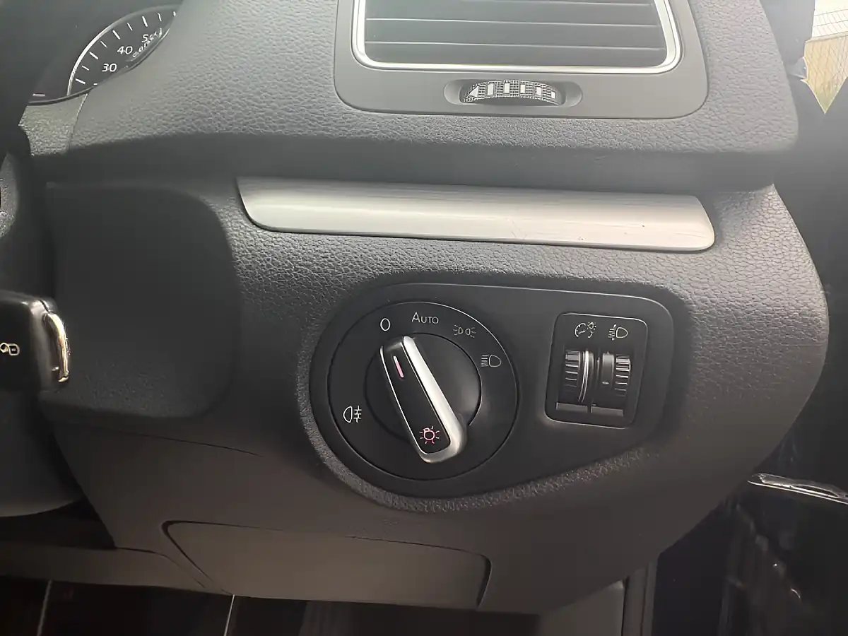 Used 2018 Volkswagen Sharan Se Nav Blue - Interior and Exterior details 14