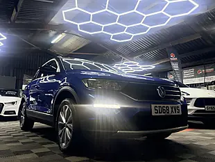 Used 2018 Volkswagen T-Roc Design Blue - Interior and Exterior details 10