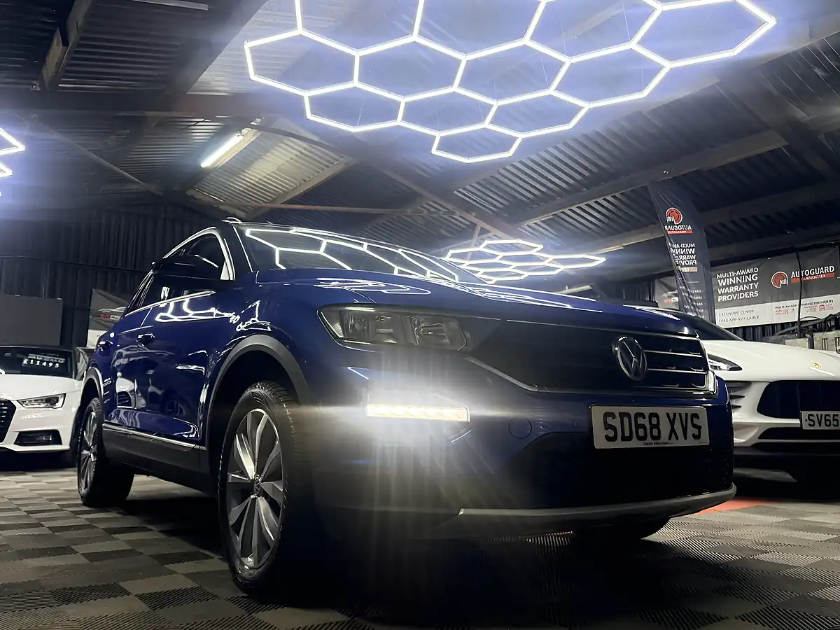 Used 2018 Volkswagen T-Roc Design Blue - Interior and Exterior details 10