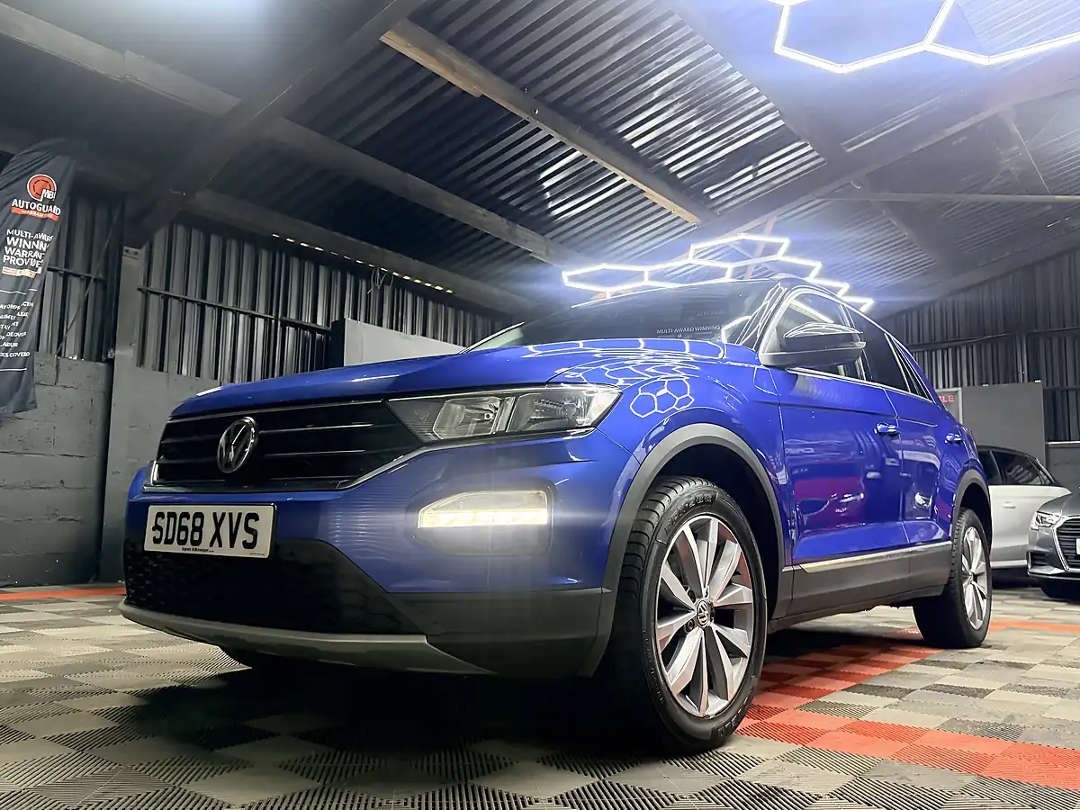 Used 2018 Volkswagen T-Roc Design Blue - Interior and Exterior details 11
