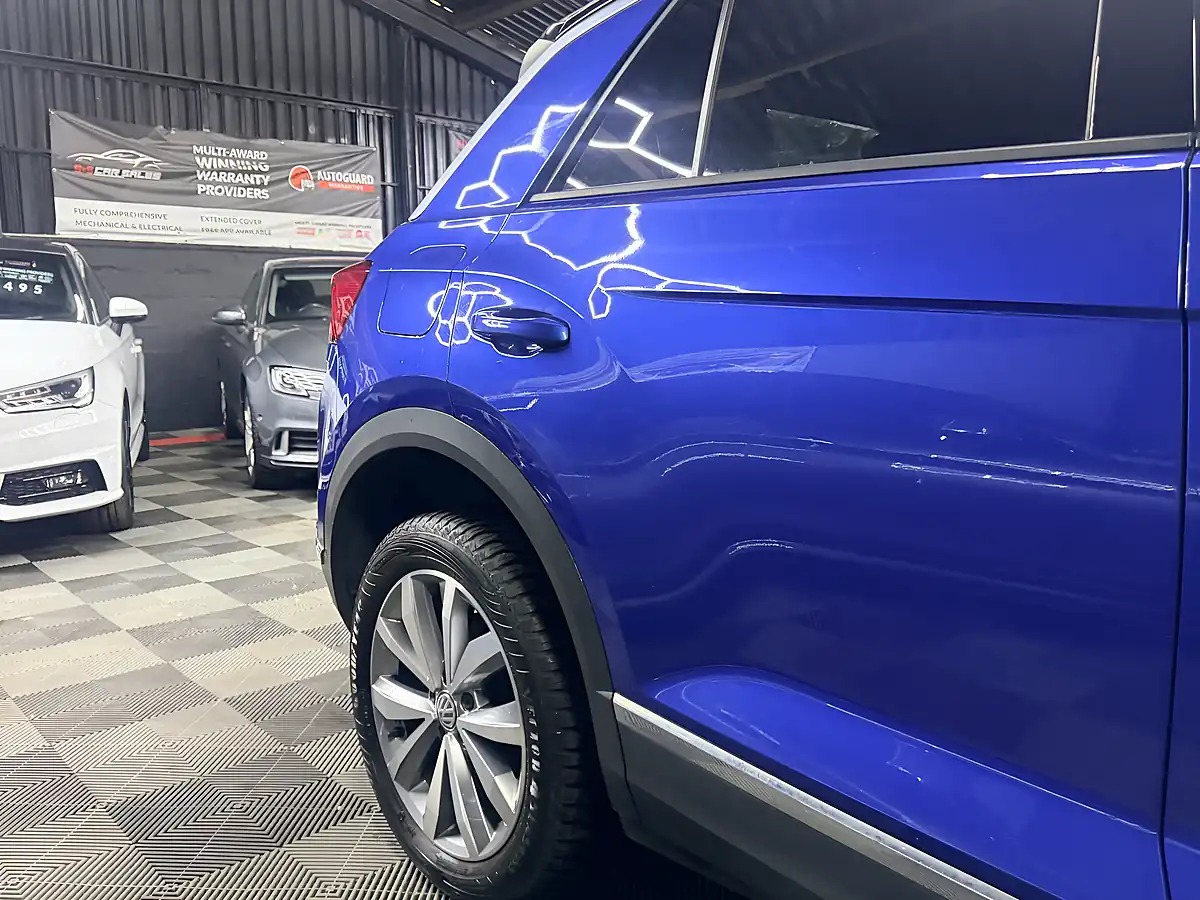 Used 2018 Volkswagen T-Roc Design Blue - Interior and Exterior details 12