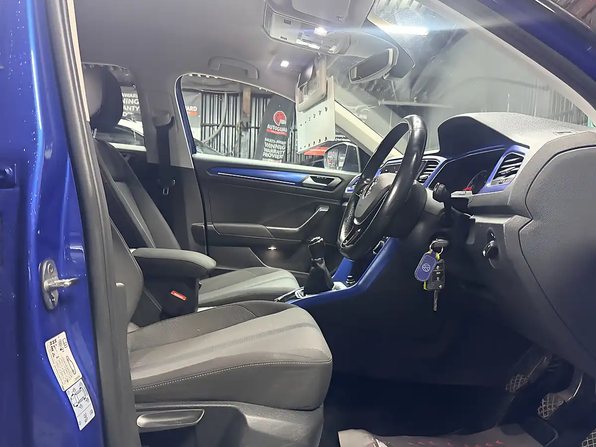 Used 2018 Volkswagen T-Roc Design Blue - Interior and Exterior details 16