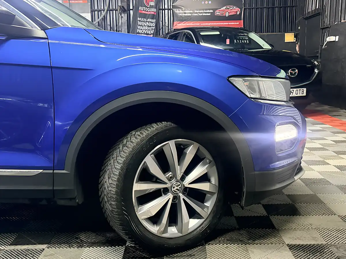 Used 2018 Volkswagen T-Roc Design Blue - Interior and Exterior details 3