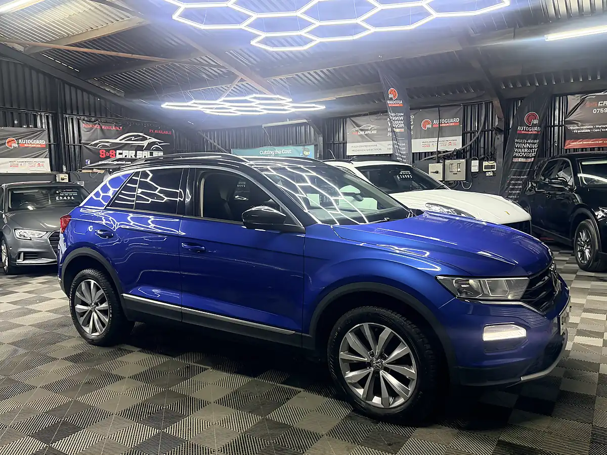Used 2018 Volkswagen T-Roc Design Blue - Interior and Exterior details 6