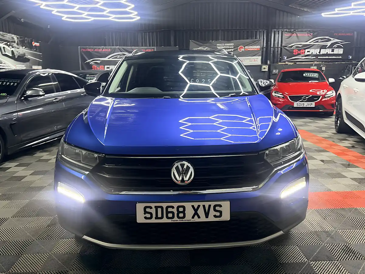 Used 2018 Volkswagen T-Roc Design Blue - Interior and Exterior details 7