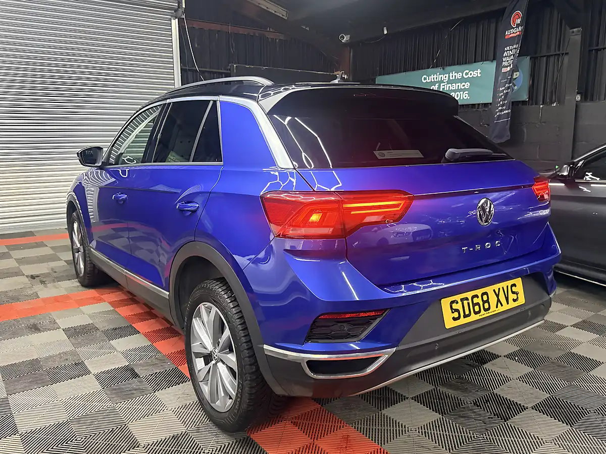 Used 2018 Volkswagen T-Roc Design Blue - Interior and Exterior details 9