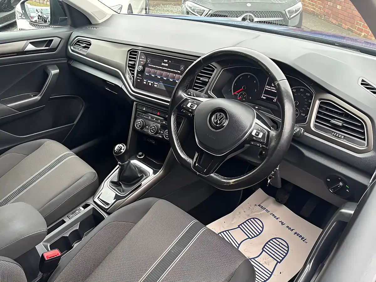 Used 2018 Volkswagen T-Roc Design Blue - Interior and Exterior details 10