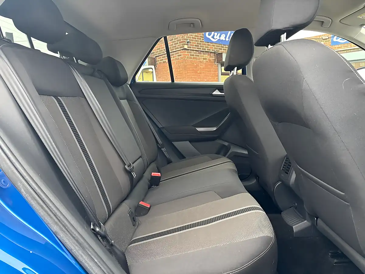 Used 2018 Volkswagen T-Roc Design Blue - Interior and Exterior details 13