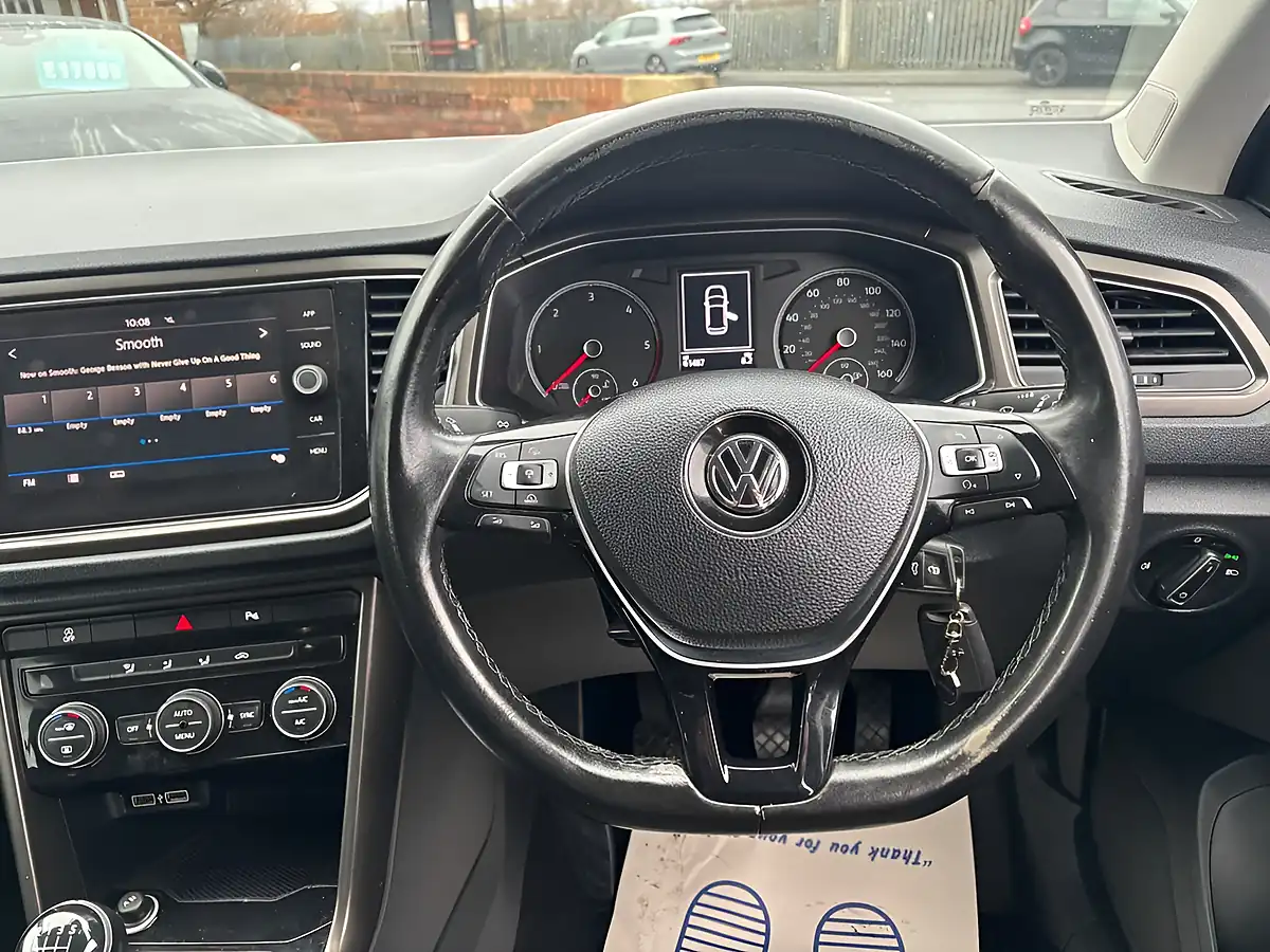Used 2018 Volkswagen T-Roc Design Blue - Interior and Exterior details 15