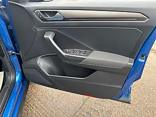 Used 2018 Volkswagen T-Roc Design Blue - Interior and Exterior details 16