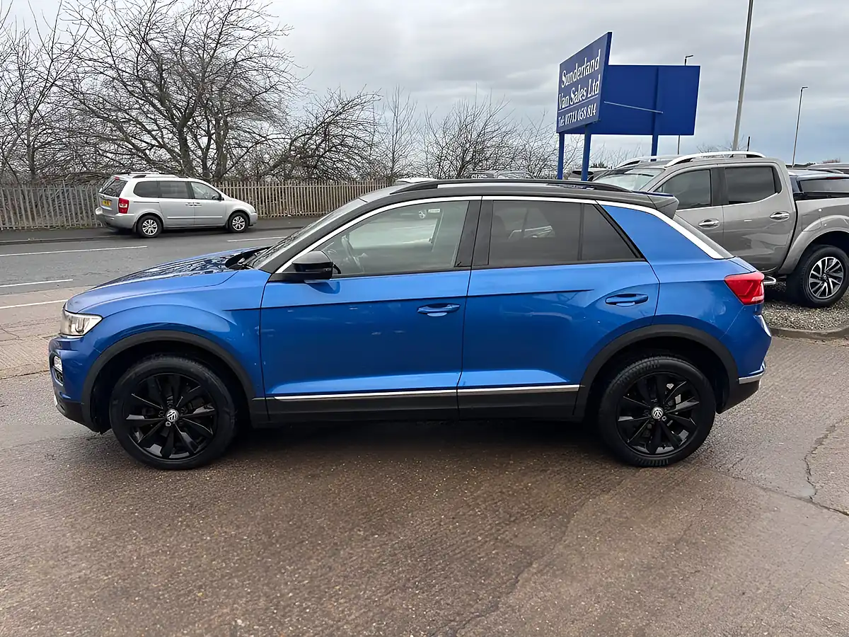 Used 2018 Volkswagen T-Roc Design Blue - Interior and Exterior details 5