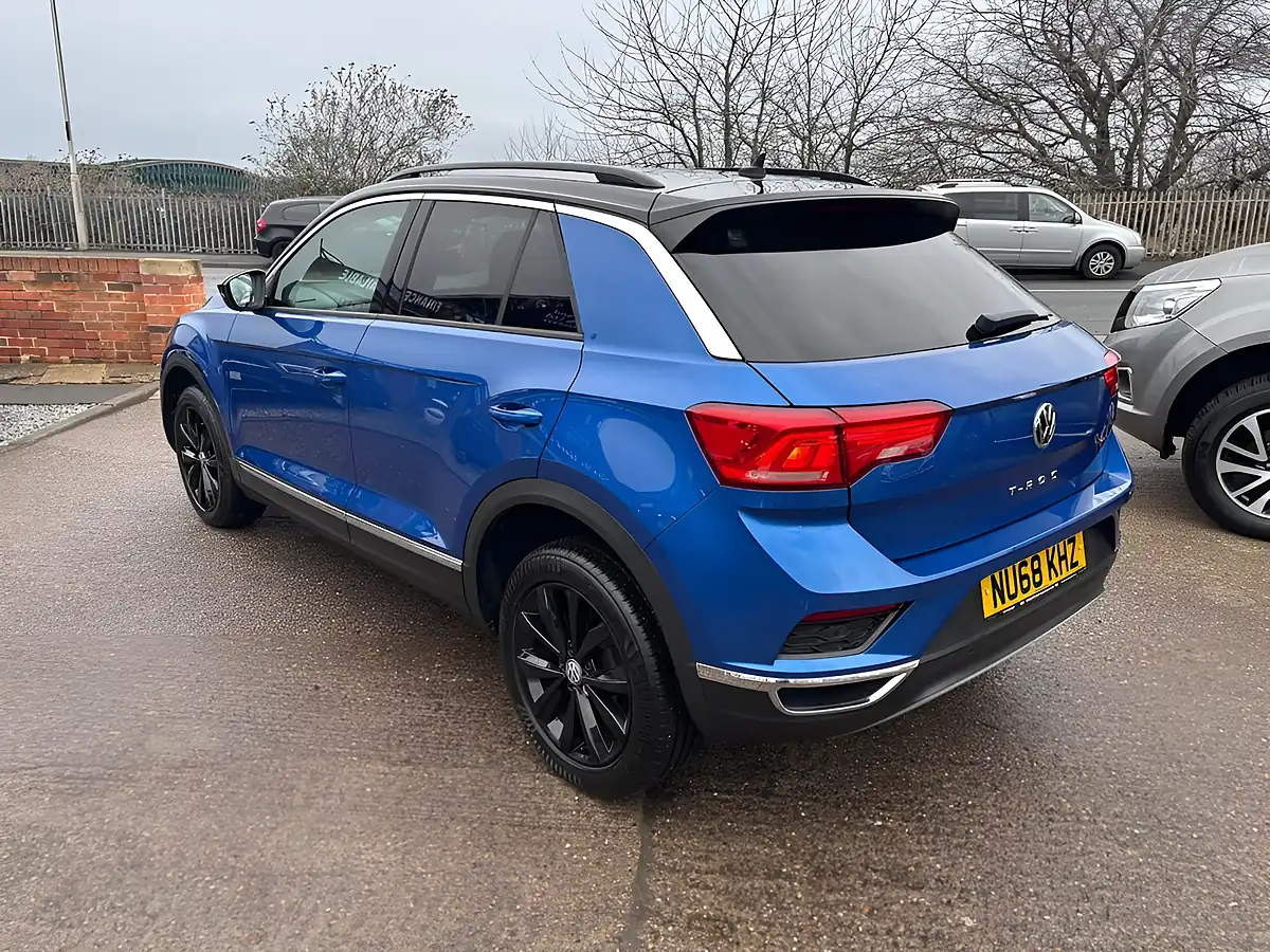 Used 2018 Volkswagen T-Roc Design Blue - Interior and Exterior details 7